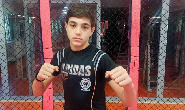 Yaşadığı imkansızlıklara rağmen adeta 'hayata yumruk attı'