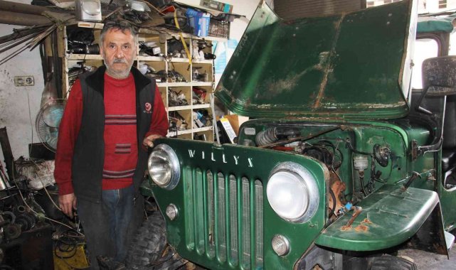 Yaşından büyük cipleri tamir ediyor