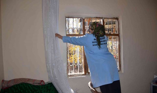 Yaşlı ve bakıma muhtaç vatandaşların ihtiyacı kadın timlerine emanet