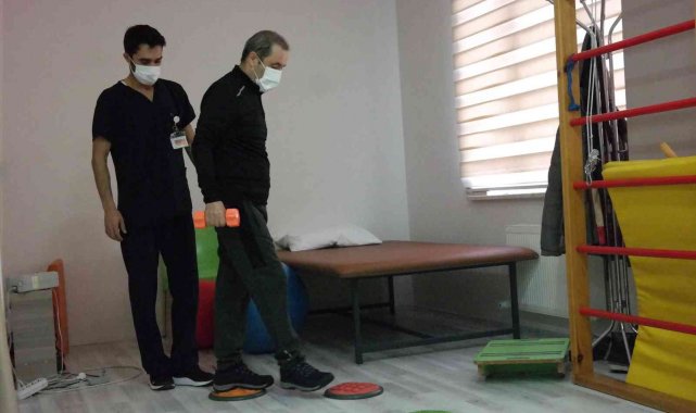 Yatağa bağlıydı, doğru tedavi ile yürümeye başladı