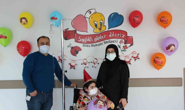 Yatar çocuk hastalara yeni yıl sürprizi