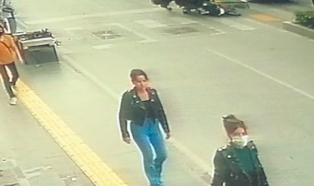 Yaya geçidinde motosikletin çarptığı hamile kadın yaralandı