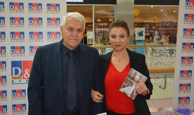 Yazar Rabia Burhan üçüncü kitabı için imza günü düzenledi