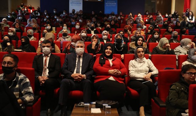 Yazar Tufan: "Bize düşen insanı savunmaktır"