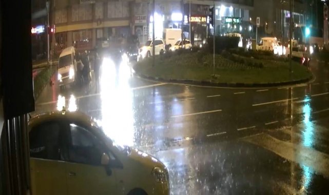 Yemek siparişini götürürken minibüsün altından kaldı: 1 yaralı