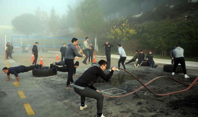 Yeni itfaiye erleri ilk eğitimlerini gerçekleştirdi