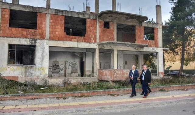 Yenişehir Belediyesi metruk binaları yıkıyor