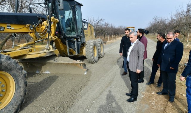 Yeşilyurt'ta kırsal mahallelerin bağlantı yollarını yenileniyor