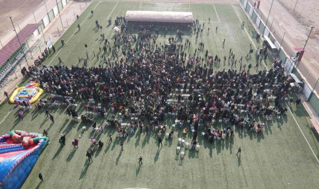 Yetim çocuklar sevindirildi