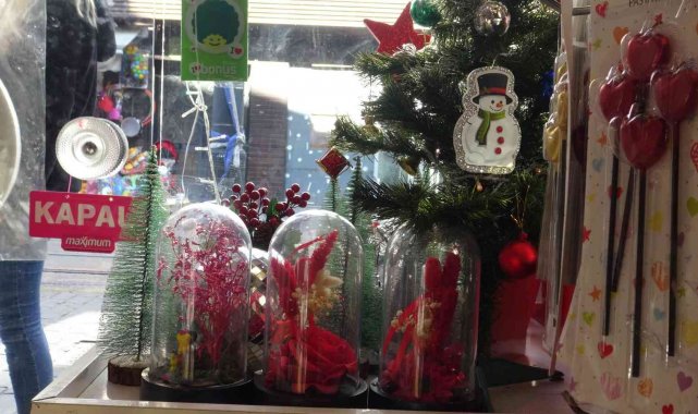 Yılbaşı süslerine yoğun ilgi