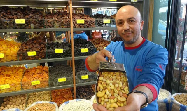 Yılbaşında geri sayım başladı, kuruyemişe talep arttı