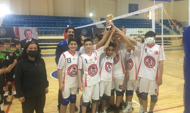 Yıldız erkekler voleybol il şampiyonu Edebali Ortaokulu oldu
