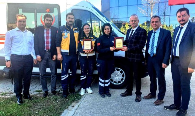 Yılın en iyi istasyonu personeline Sağlık Müdüründen plaket