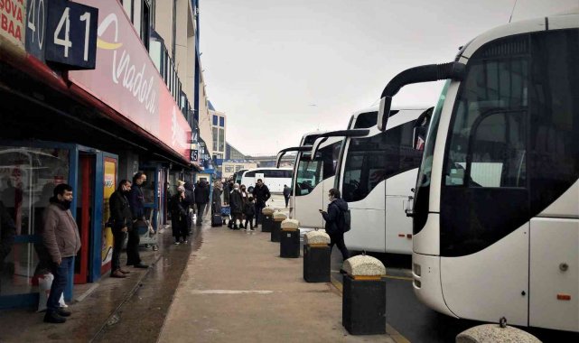 Yılın son gününde otogarda yoğunluk