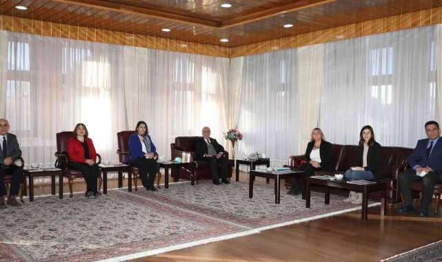 YÖKAK değerlendirme takımından Rektör Çomaklı&#039;ya ziyaret