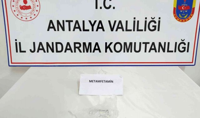 Yol kontrol noktasında durdurulan araçtaki yolcularda uyuşturucu bulundu