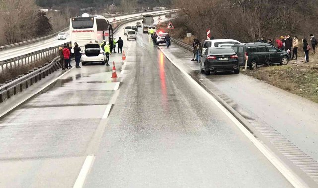 Yolcu otobüsü bariyerlere çarptı, faciadan dönüldü