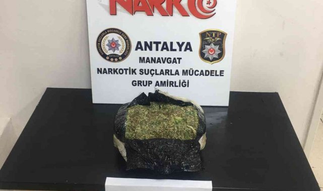 Yolcu otobüsündeki valizden 1 kilo 25 gram esrar çıktı