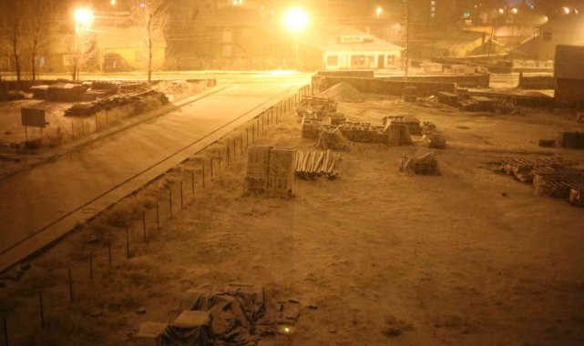 Yolda mahsur kalan sürücülere jandarma sahip çıktı