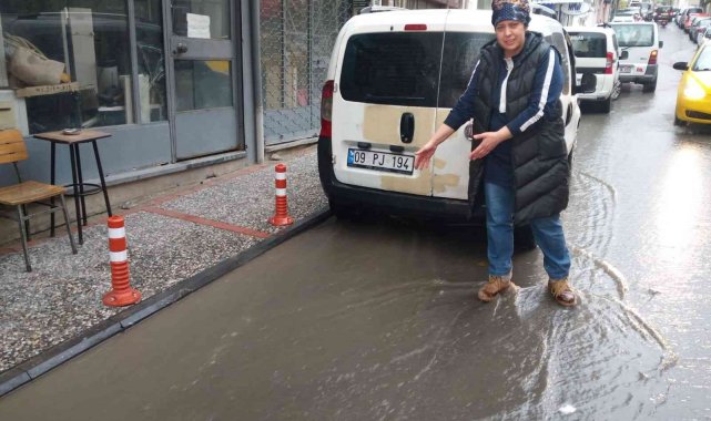 Yoldaki eğim, esnafı zor duruma soktu