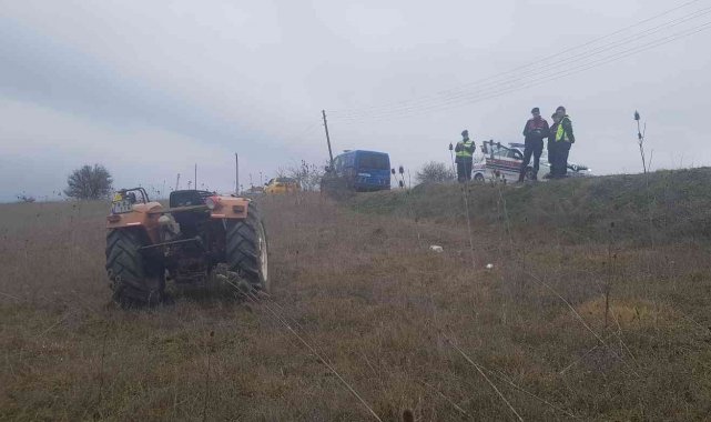 Yoldan çıkan traktör tarlaya uçtu: 1 yaralı