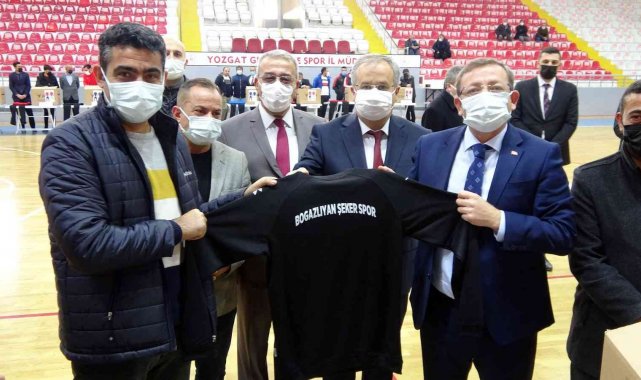 Yozgat'ta amatör spor kulüplerine malzeme desteği yapıldı