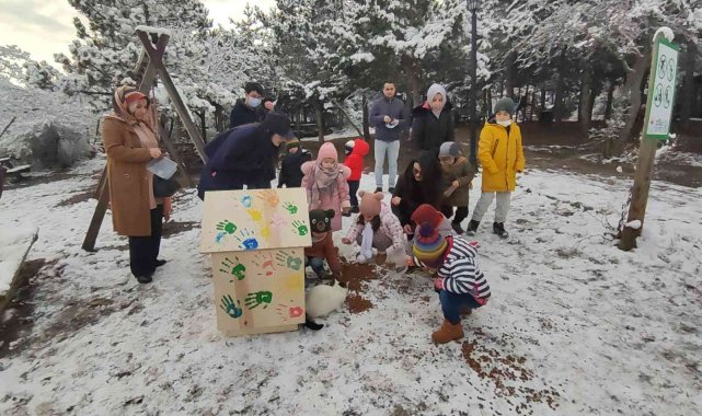 Yozgat&#039;ta minik öğrenciler hayvanlar için yuva yapıp yiyecek bıraktı
