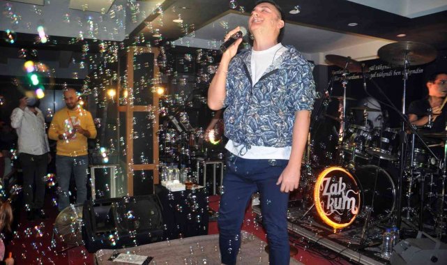 Yüksekova'da Zakkum konseri coşturdu