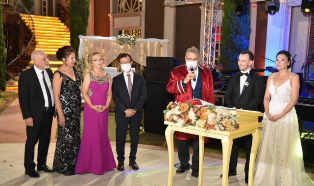 Yunusemre&#039;de yüzlerce çift mutluluğa &#039;Evet&#039; dedi