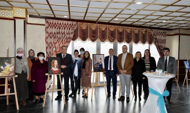 Yunusemreli kursiyerlerden 'Dünyadan renkler' sergisi