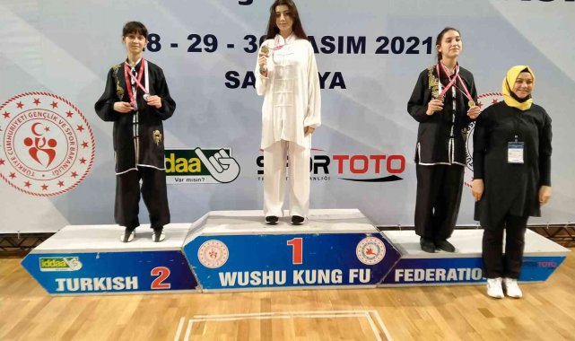 Yunusemreli wushucular Sakarya'da Türkiye şampiyonu oldu