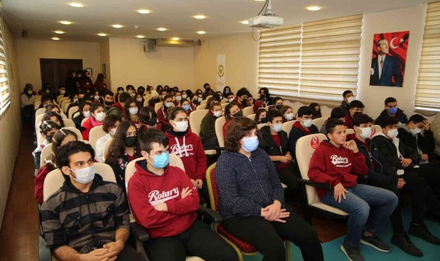 Yüreğir&#039;de &quot;Yerim Seni YKS&quot; seminerleri başladı