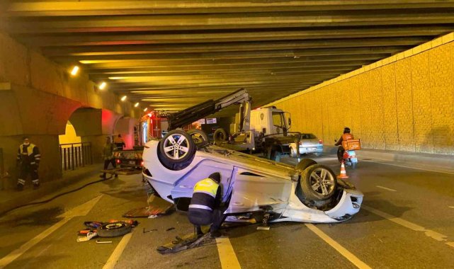 Zeytinburnu'nda alt geçitte otomobil takla attı