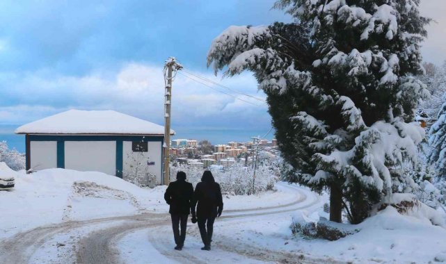 Zonguldak&#039;ta kartpostallık kar manzaraları