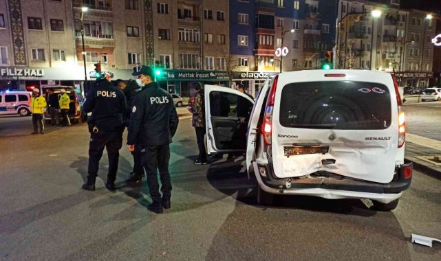 Zorla alıkoydu, kaçarken 2 polisi yaraladı
