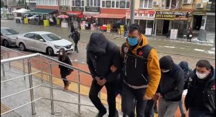 1 günde 100 kilograma yakın uyuşturucu ele geçirildi