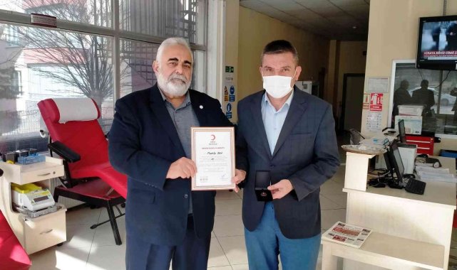 10 kez kan bağışlayan Mustafa Şen'e bronz madalya ve berat