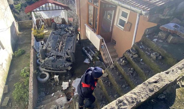 10 metre yükseklikten evin önüne düştü: 2 yaralı