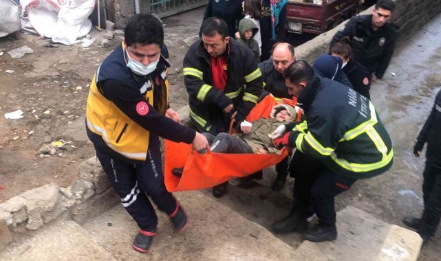 10 yaşındaki çocuğun yüzüne demir saplandı