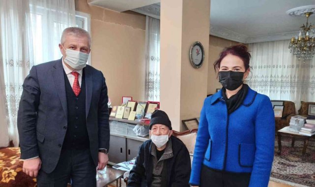 101 yaşındaki doktor 4'üncü doz aşısını yaptırdı