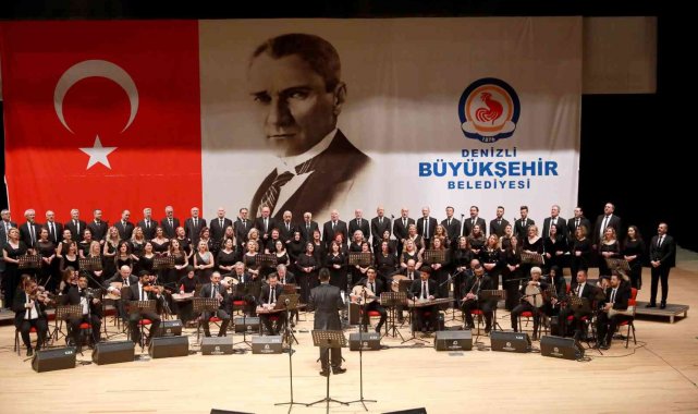 105 kişilik koronun seslendirdiği eserler dinleyenleri mest etti