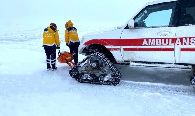 112 ekipleri paletli ambulanslarla kar-kış dinlemedi hastaların imdadına yetişti