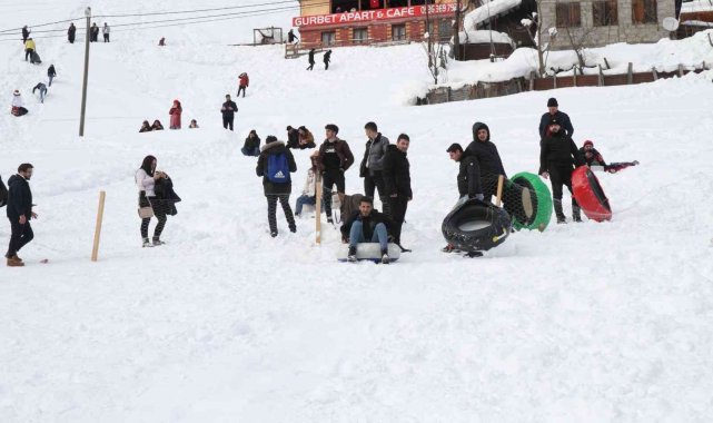 14. Ayder Kar Festivali'nin ilk günü renkli görüntülerle son buldu
