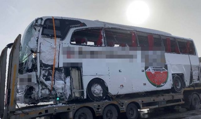 15 kişi yaralanmıştı, otobüs kaza yerinden kaldırıldı