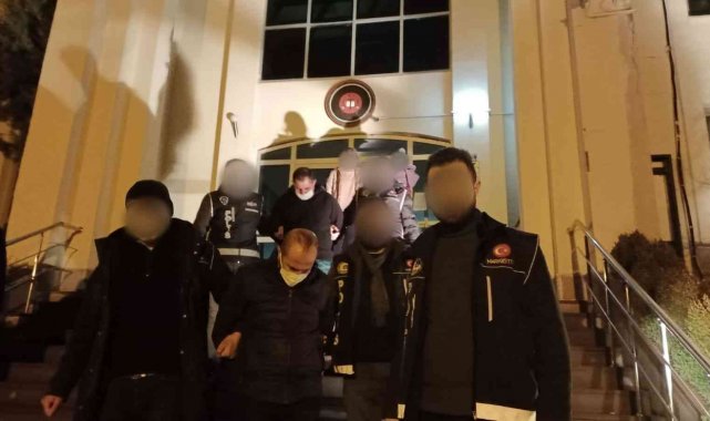 17 kilo eroini beline saran uyuşturucu tacirleri yakayı ele verdi: 4 gözaltı