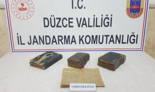 1800&#039;lü yıllara ait el yazması dini tavsiyeler kitabı ele geçirildi