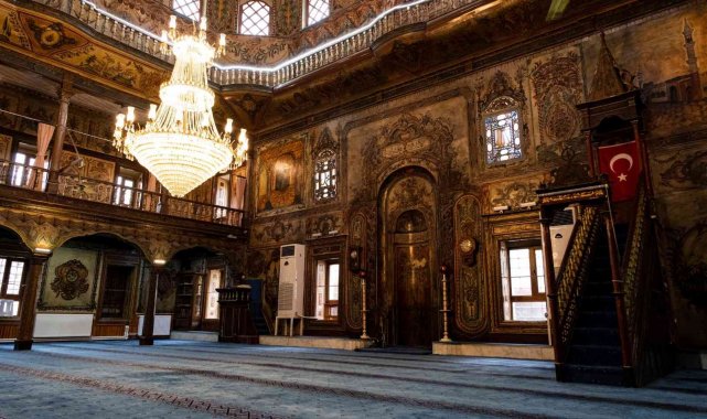 2 asırlık caminin eşsiz motif ve duvar süslemeleri hayran bırakıyor