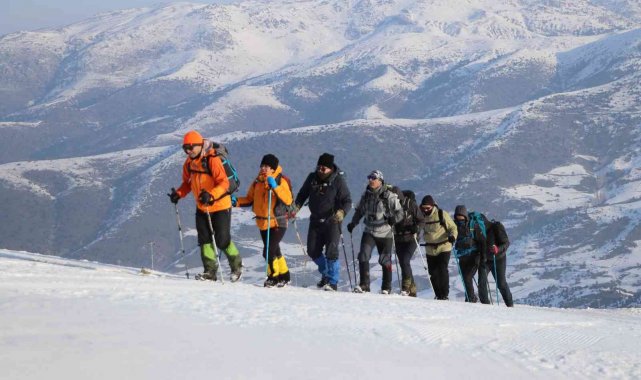 2 bin 552 metre yükseklikteki Yıldız Dağı'na tırmandılar