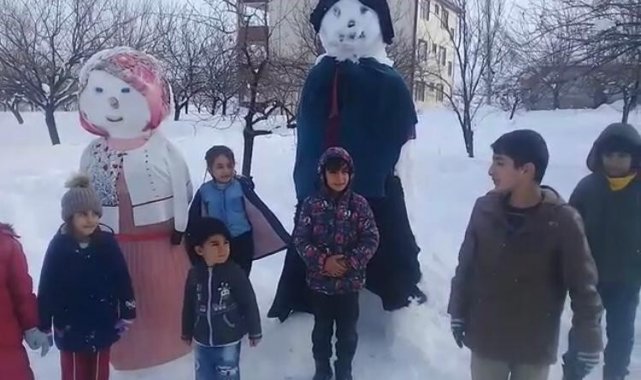 2 metre boyundaki kardan adam ilgi odağı oldu