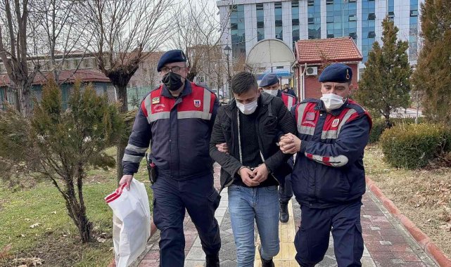 20 yaşındaki gencin katil zanlısı ile yeğenine yardım eden amca tutuklandı